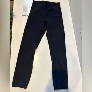 Like new lululemon instill High rise crop 23” leggings black- Size 4